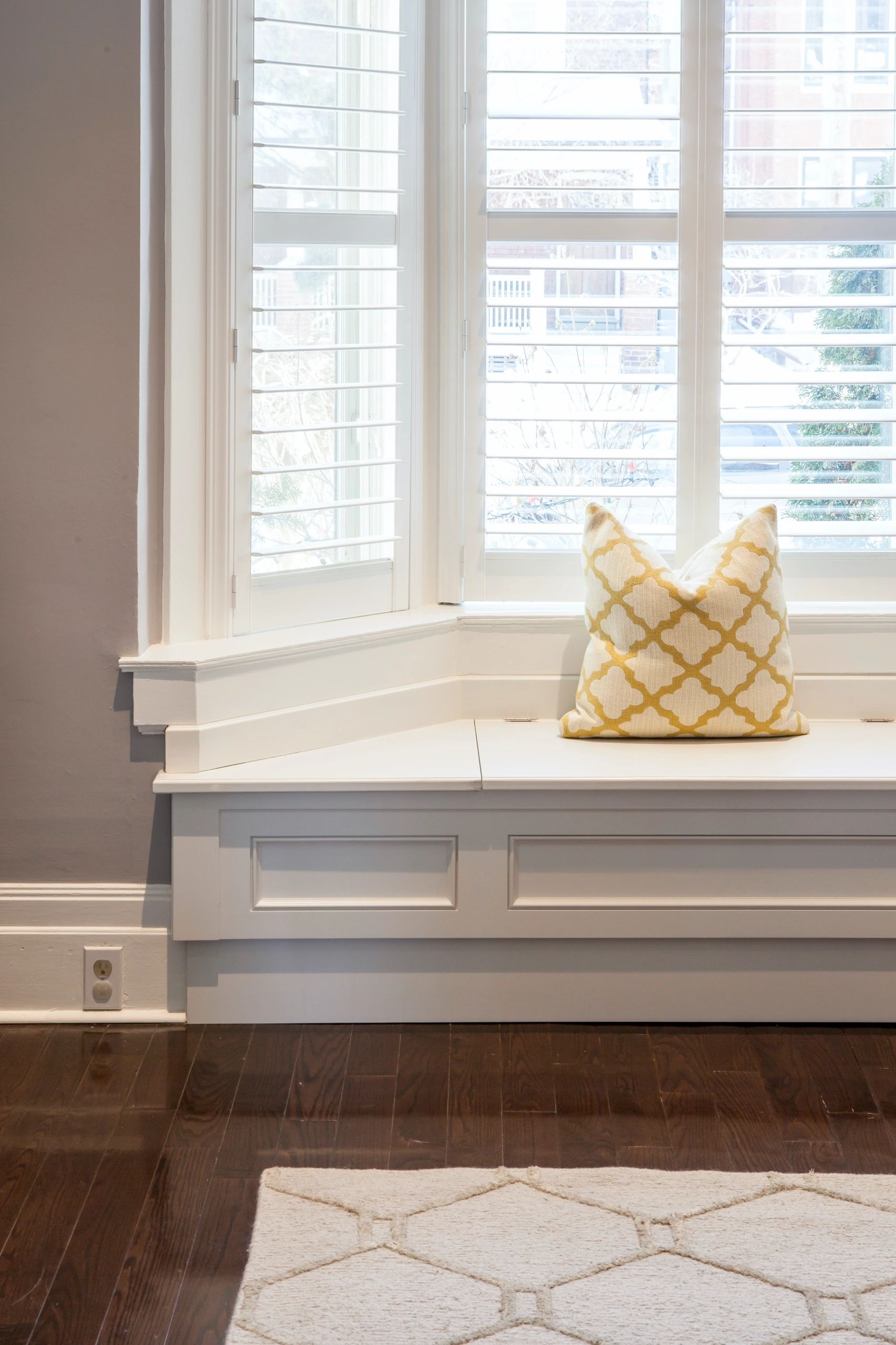 Window seat — 150213_1914