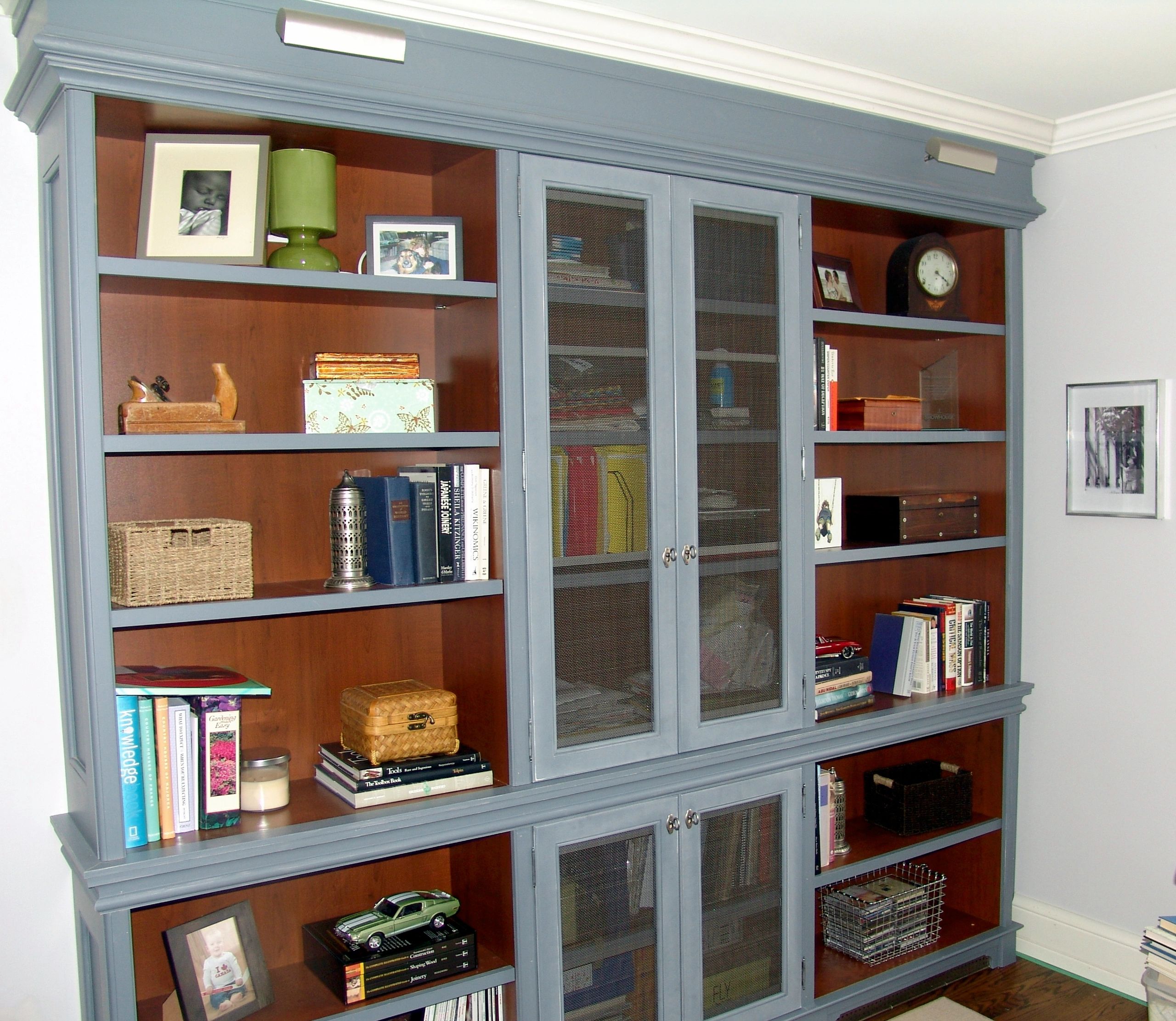 Large built-in bookcase — DSC00753